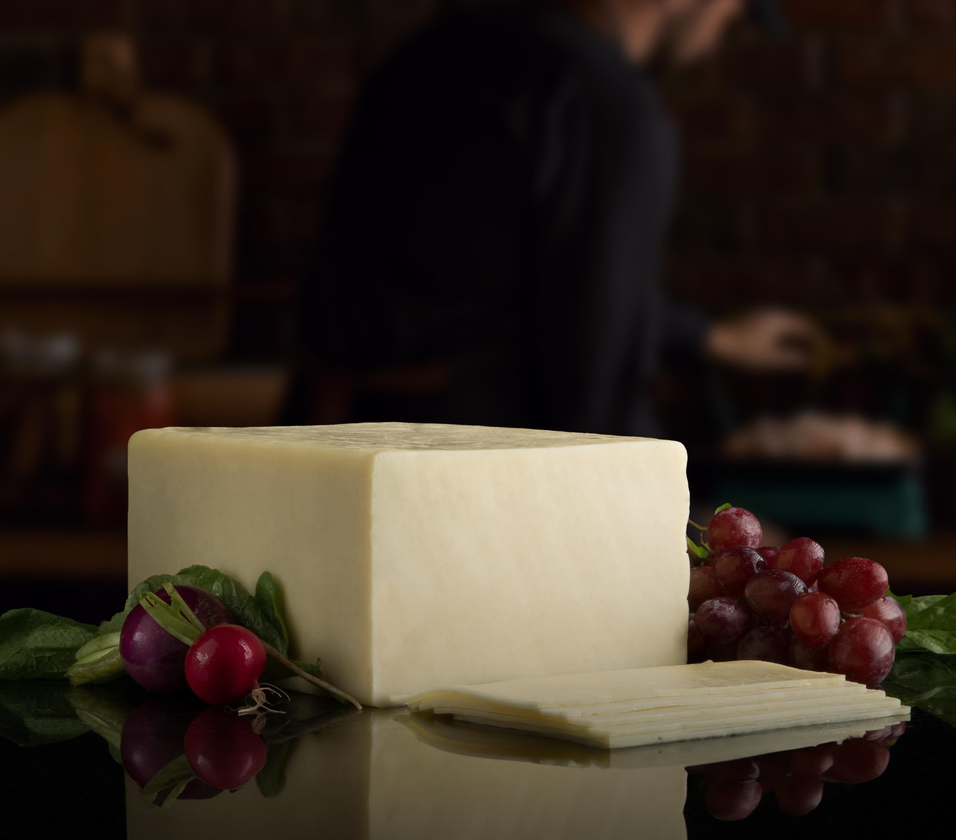 Bold Horseradish Cheddar Cheese